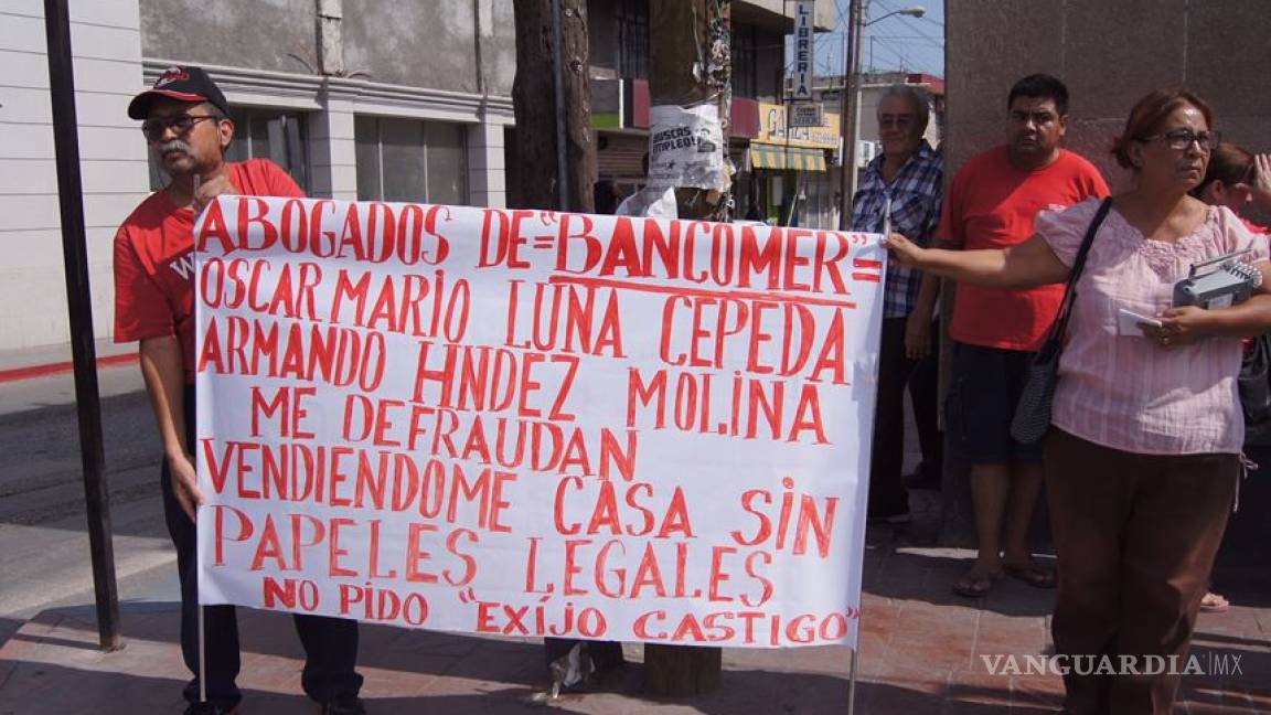 Acusan de fraude a dos abogados bancarios en Monclova