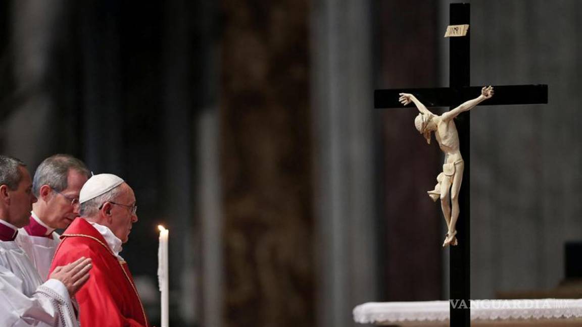 Preside el Papa 'Via Crucis' en el Coliseo Romano