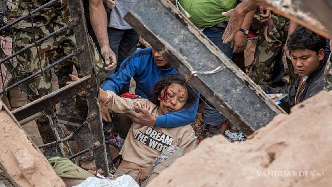 Desolación en Nepal: ya son más de 3 mil 700 los muertos por el sismo