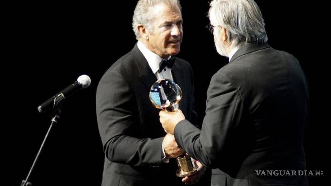 Mel Gibson es ovacionado en Karlovy Vary al recibir el Globo de Cristal