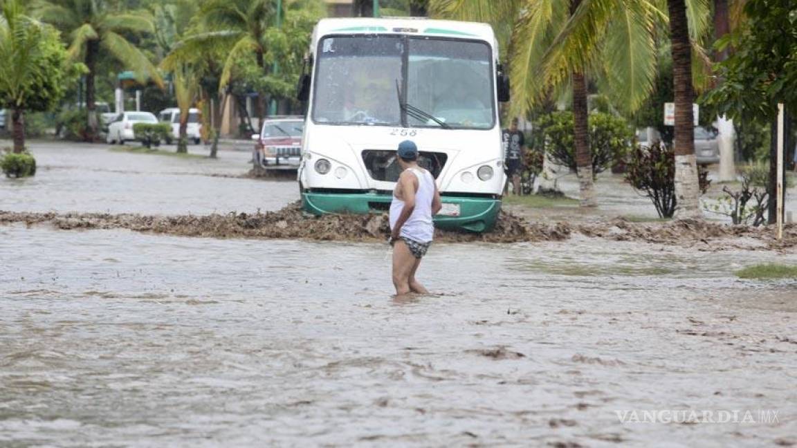 Acapulco se inunda otra vez; Ejército y PF evacuan familias