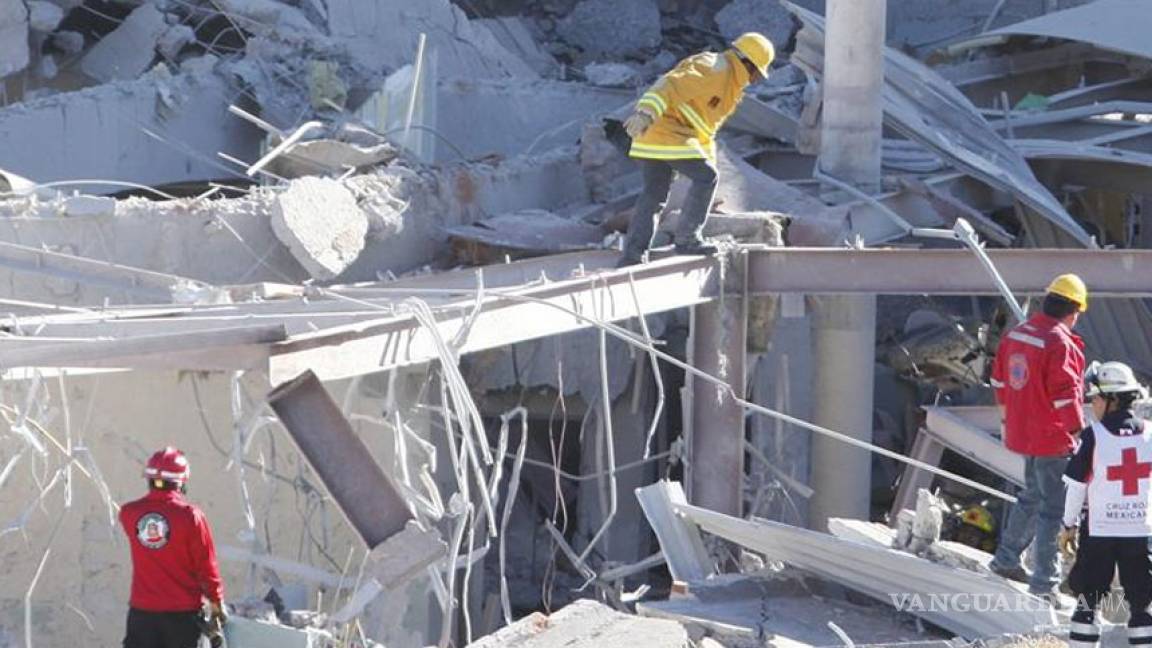 Sacan 2 mil toneladas de escombro de hospital mexicano tras explosión