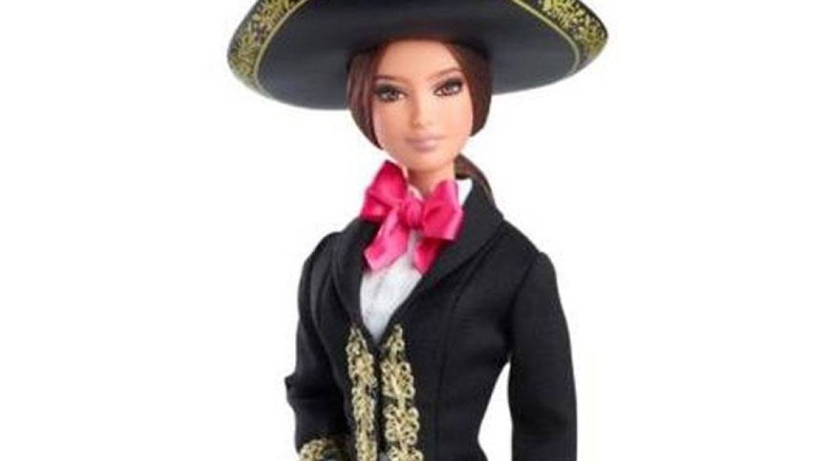Barbie celebra las fiestas mexicanas, se viste de mariachi