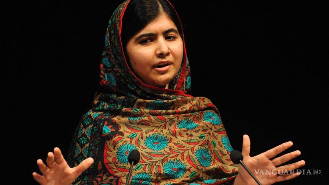 Malala pide a líderes que compren libros, no balas