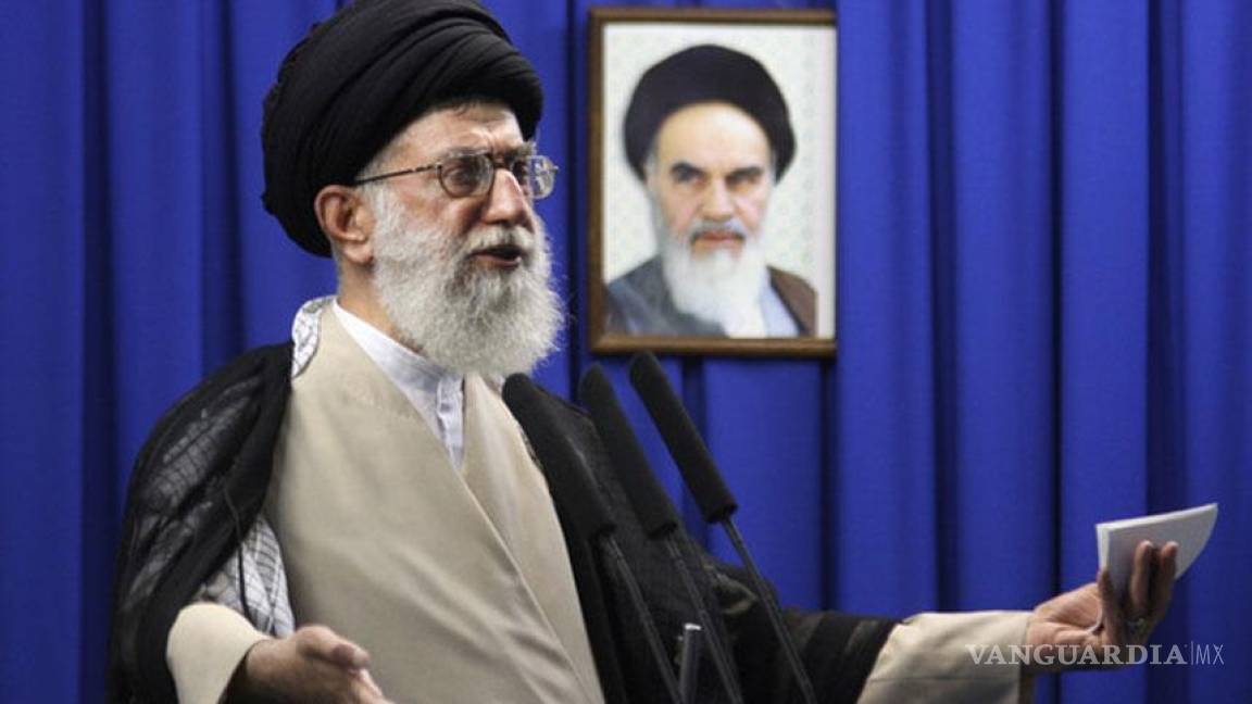 El ayatolá de Irán: la profesión de la mujer es un tema secundario