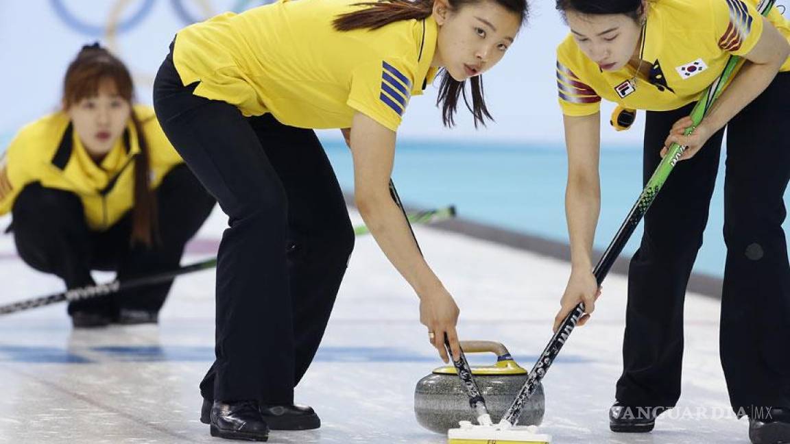 Así se juega al curling, el deporte furor en Sochi