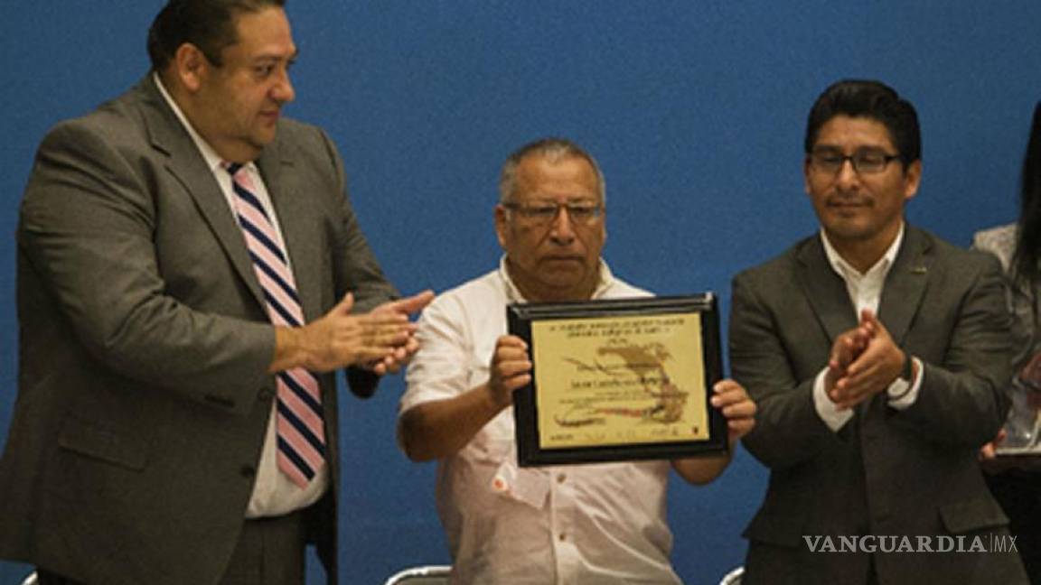 Javier Castellanos recibió el primer Premio de Literaturas Indígenas de América
