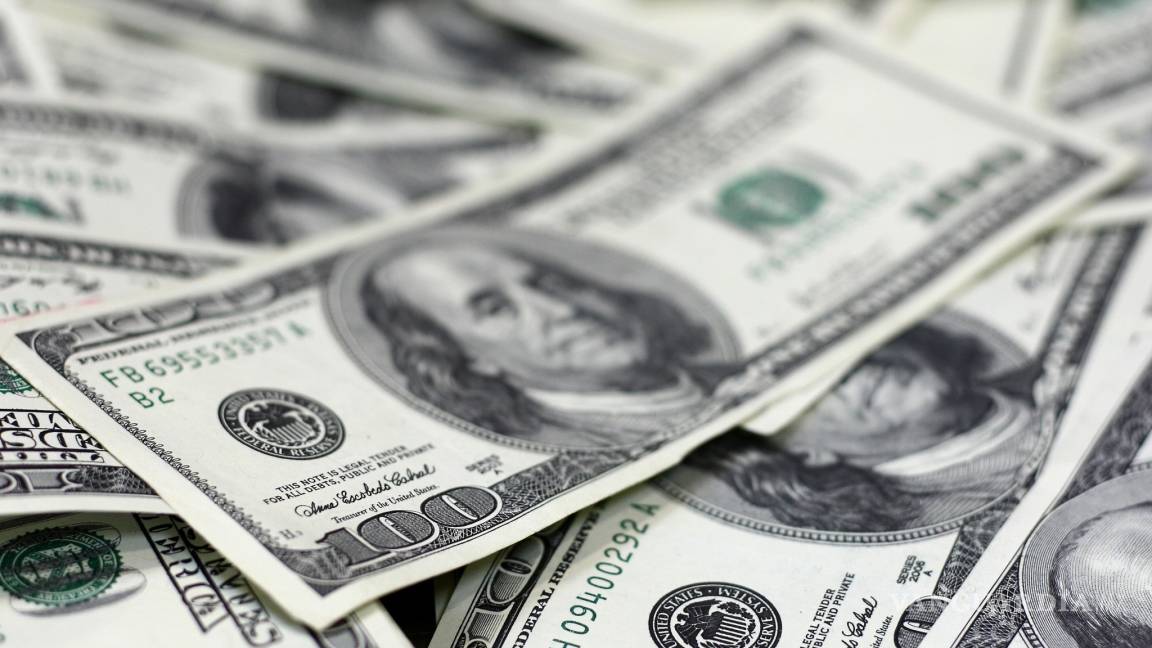 Dólar se vende hasta en $18.86 en el AICM