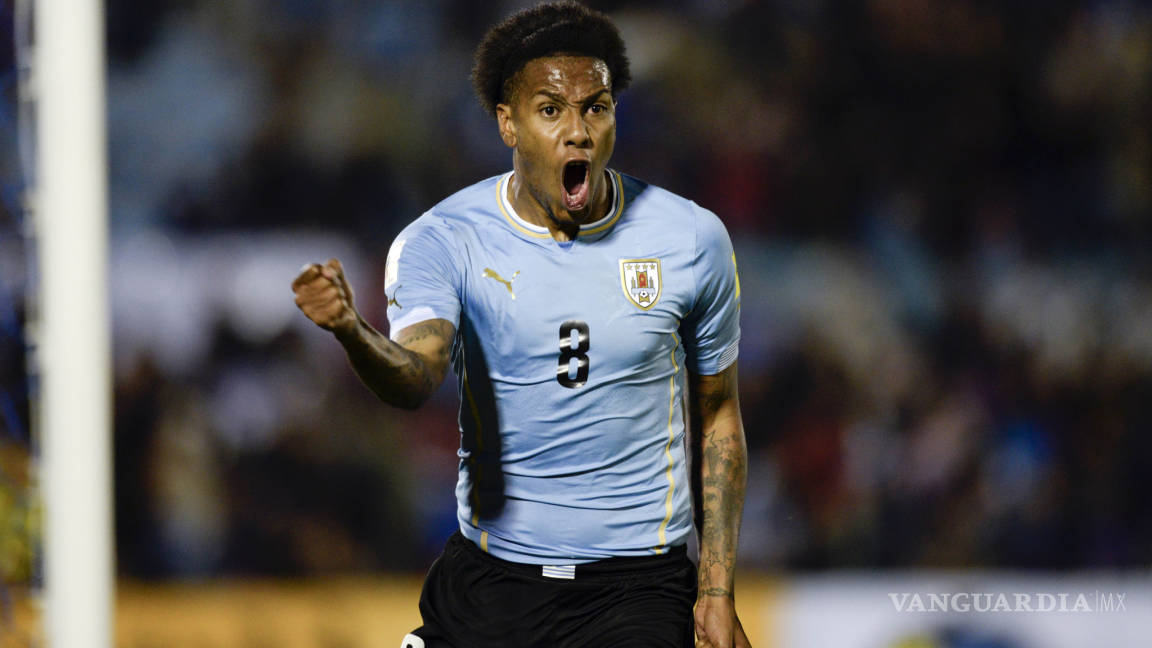 Uruguay golea 3-0 a Colombia y lidera eliminatorias