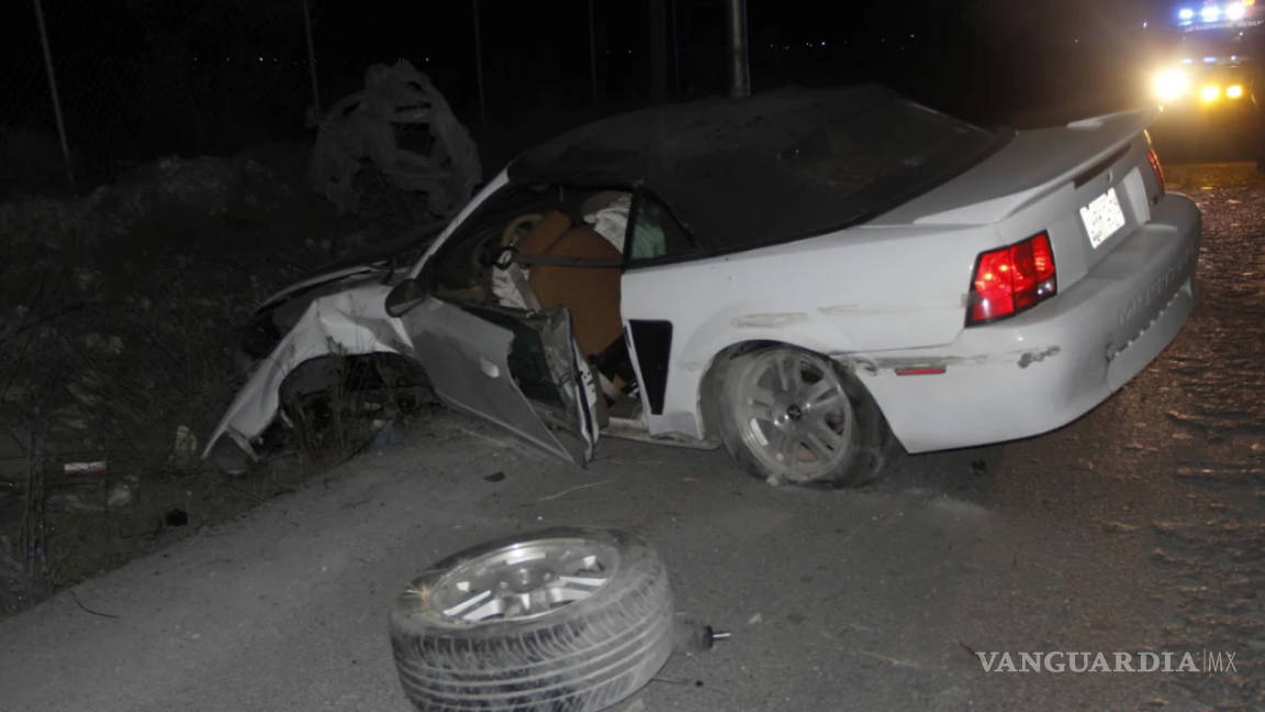 Destroza su vehículo sobre el Libramiento Oscar Flores Tapia de Saltillo; su mascota también resulta herida
