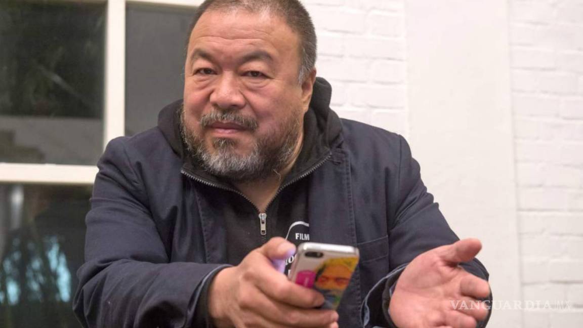 Ai Weiwei encuentra micrófonos en su estudio