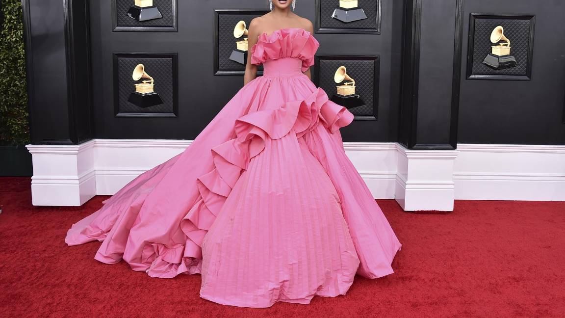 Chrissy Teigen robó miradas con su vestido de Nicole + Felicia Couture. $!Chrissy Teigen robó miradas con su vestido de Nicole + Felicia Couture.