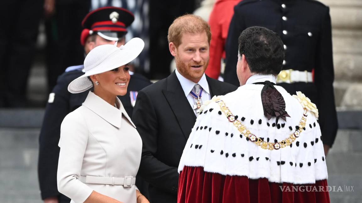 $!Meghan Markle, la duquesa de Sussex y el príncipe Harry, el duque de Sussex llegan para el Servicio Nacional de Acción de Gracias en Londres.