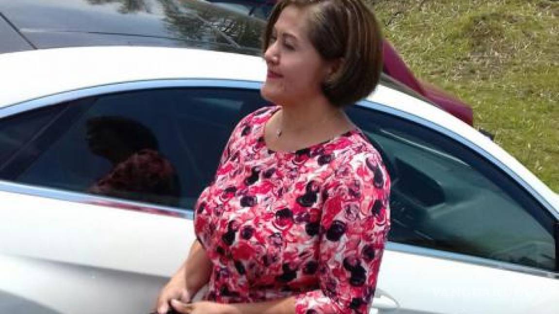 Eva Cadena interpone denuncia ante Fiscalía... pero llega en un Mercedes Benz