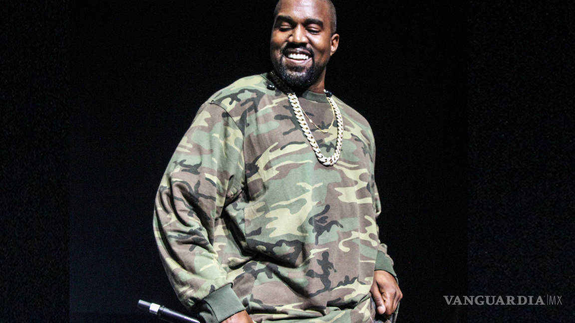 Kanye West canta dos canciones y se va de concierto