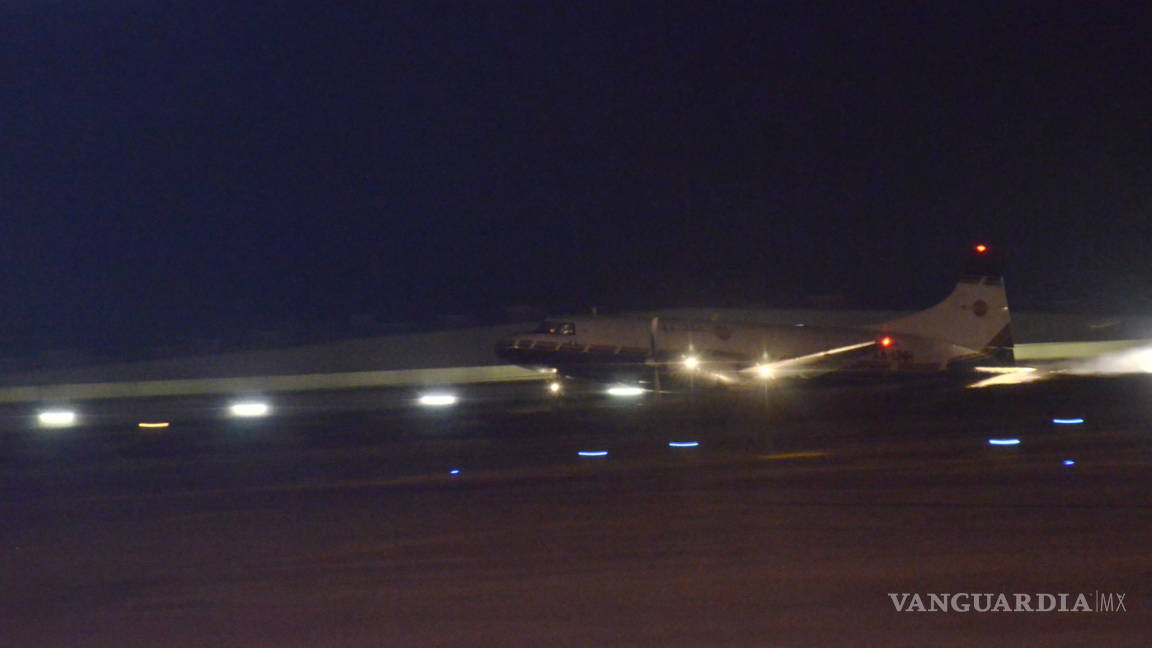 Tiene avión aterrizaje forzoso en aeropuerto de Ramos Arizpe; piloto y copilotos se salvan