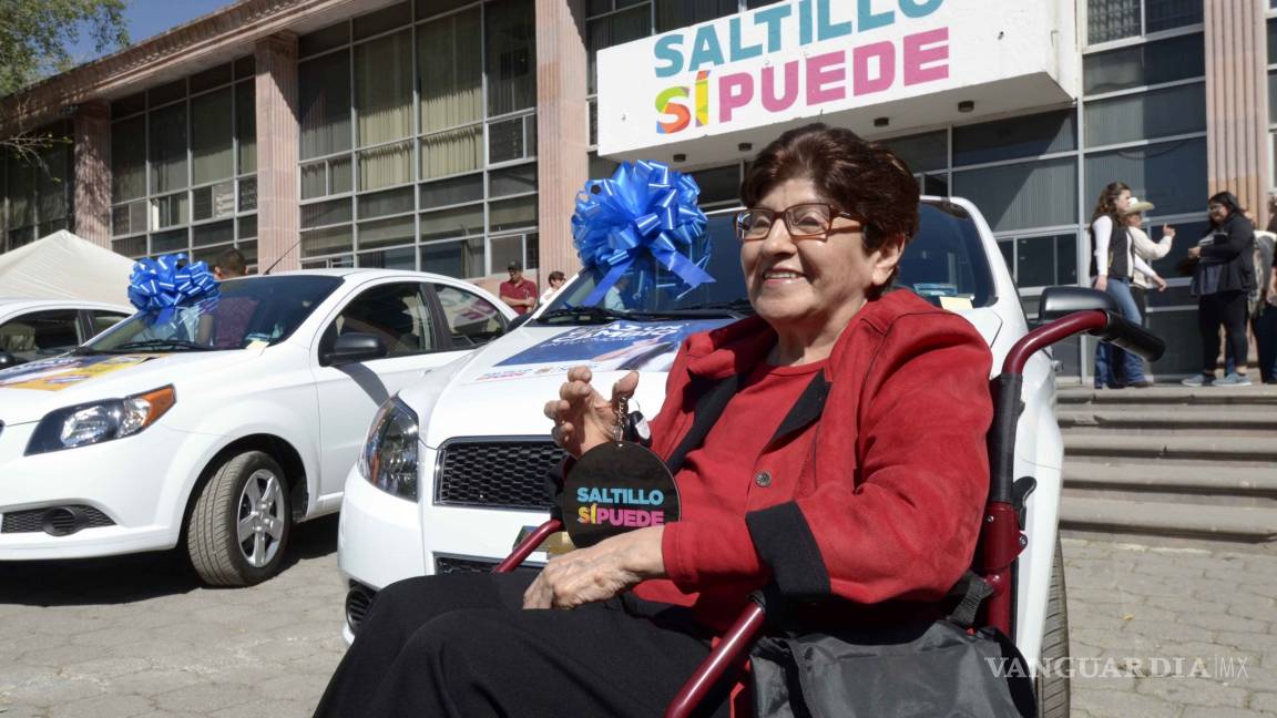 Entregan autos a ganadores de sorteo del Municipio de Saltillo