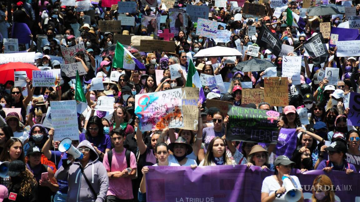 Mujeres protestan y llenan calles de CDMX