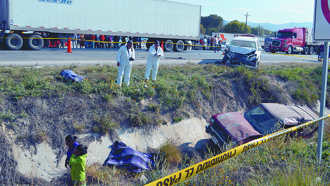 Aparatoso accidente en carretera 57, en Galeana, deja 2 mujeres muertas