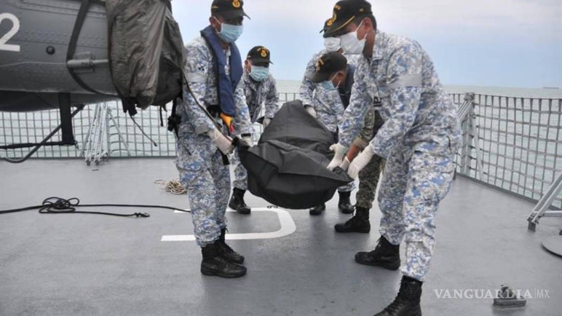 Hallan restos de marinos en el USS John McCain accidentado en Singapur