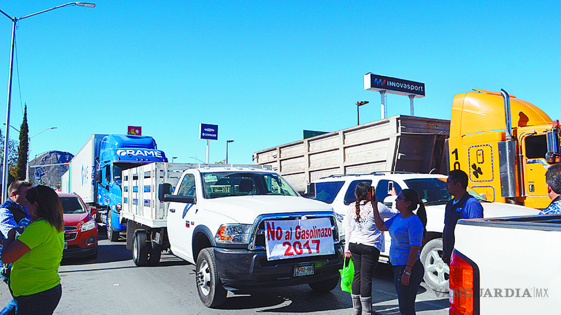 Transportistas de Coahuila, a la calle en contra del ‘gasolinazo’