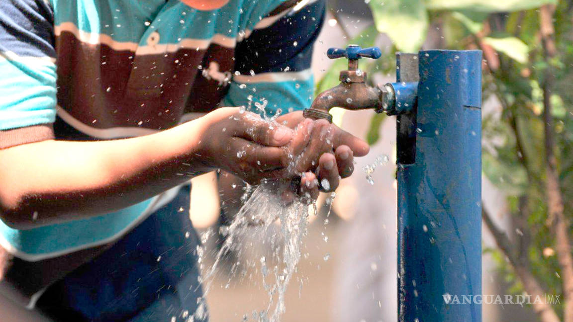 Protección Civil suministra agua a planteles educativos de Monclova