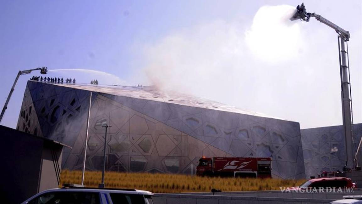 Se incendia la lujosa casa de la ópera de Kuwait, recién inaugurada
