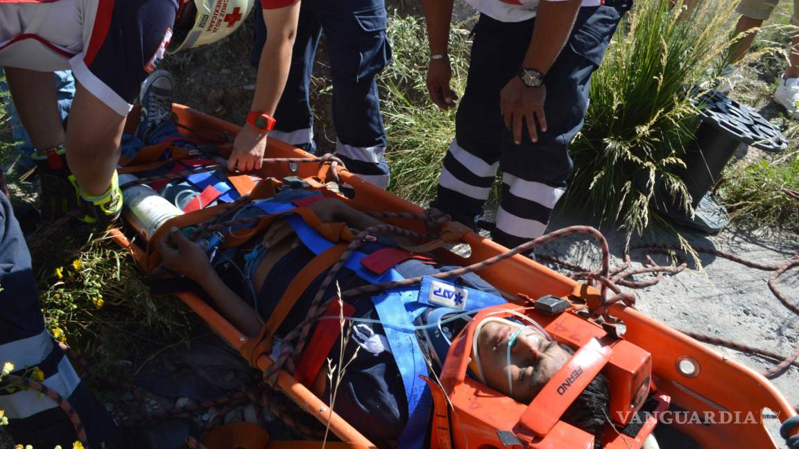 Paramédicos de la Cruz Roja de Saltillo rescatan a joven suicida