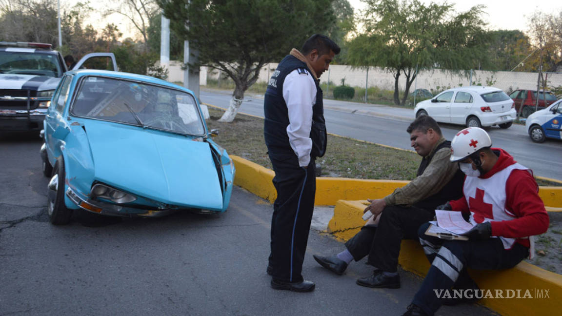 Empleado municipal sale de posada y se accidenta al manejar ebrio en Saltillo