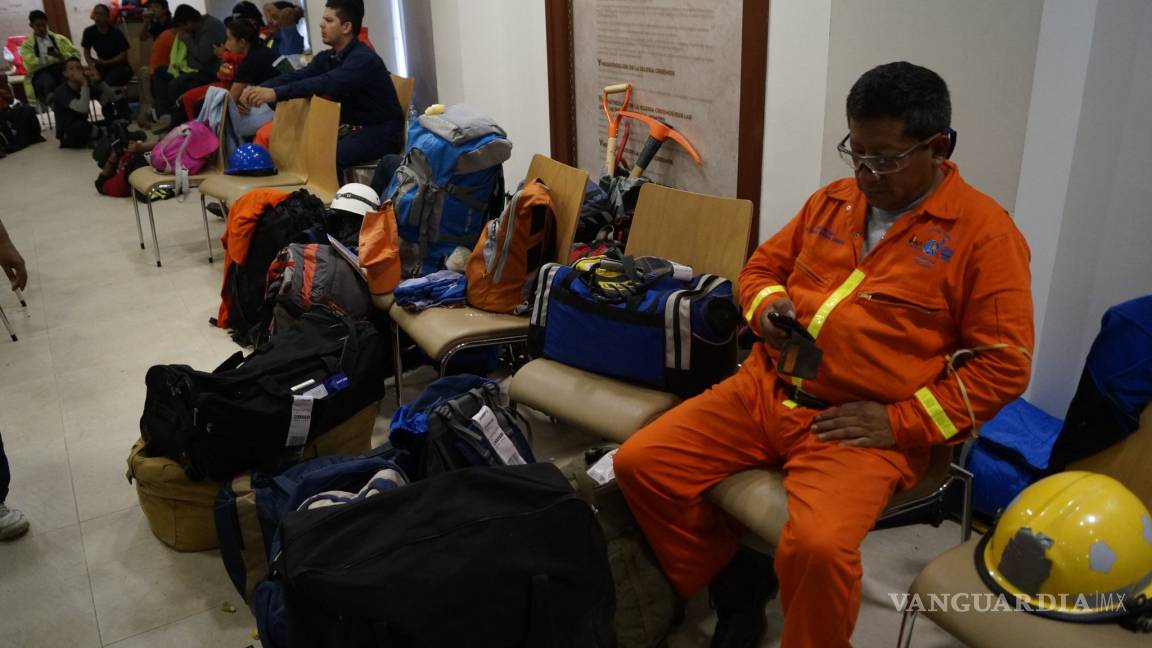 Llegan saltillenses a CDMX para ayudar en labores de rescate; piden permiso en sus trabajos (Cobertura Vanguardia)