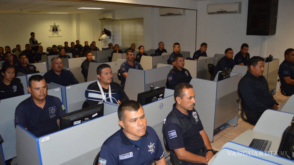 Capacitan a 142 elementos de la policia en Torreón