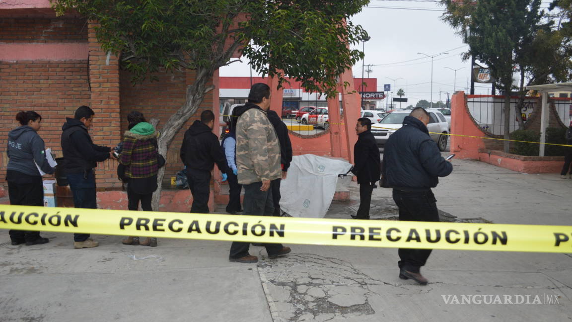 Frío cobra primera víctima en Saltillo: muere indigente en una iglesia