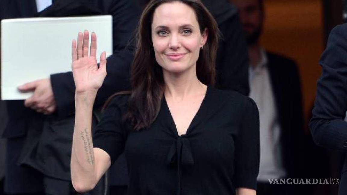 Angelina Jolie imparte su primera clase en Londres