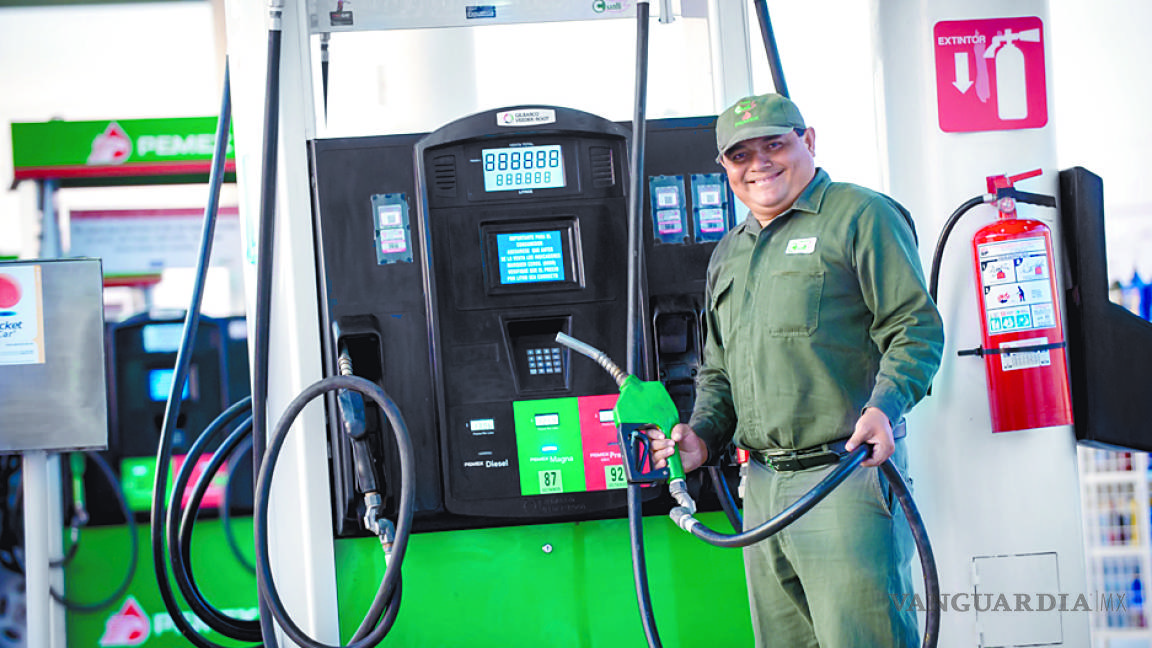 Vende Pemex gasolina a 7 pesos litro, pero en EU