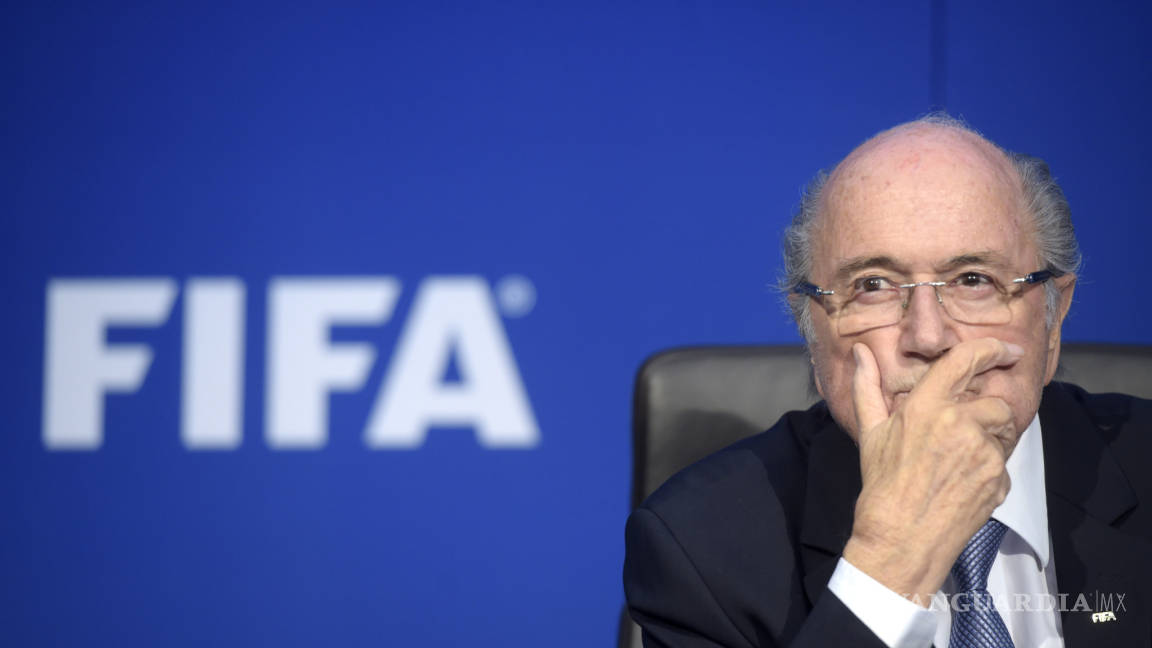 FIFA suspende a Blatter de su cargo