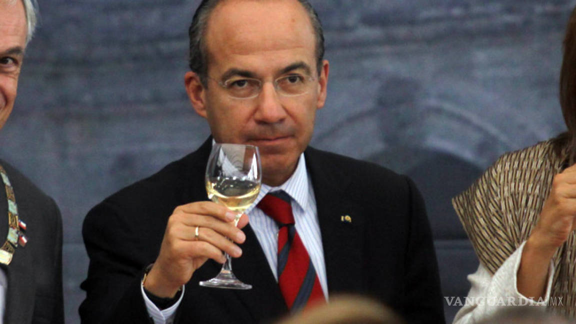 Calderón arremete contra AMLO y lo acusa de crear himno al PRI