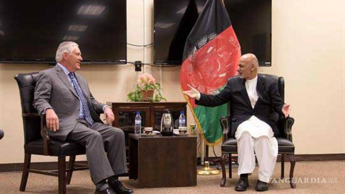 Secretario de Estado de EU visita por sorpresa Afganistán y se reúne con su presidente