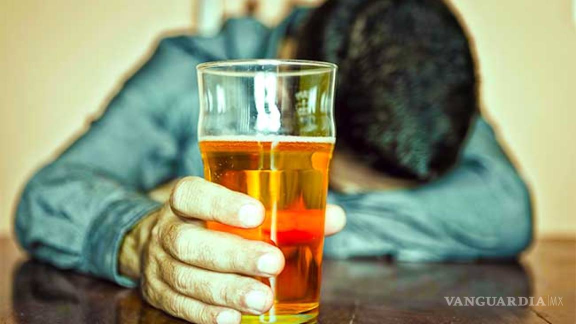 Alcoholismo afecta 30% la productividad laboral