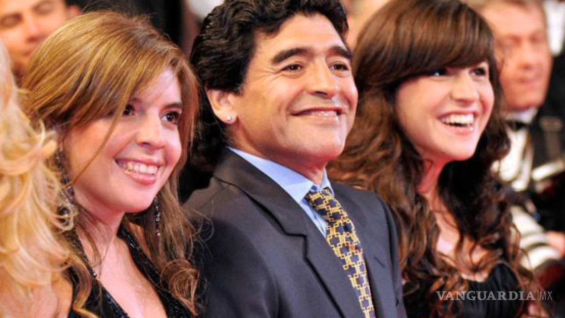 Maradona, peleado con sus hijas: “Sin la pelota hoy no tendrían nada”