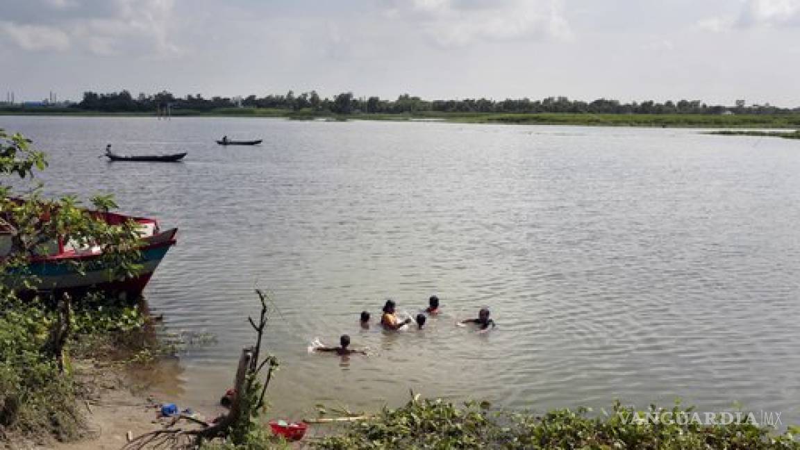 Al menos 14 muertos y 125.000 evacuados por inundaciones en Bangladesh
