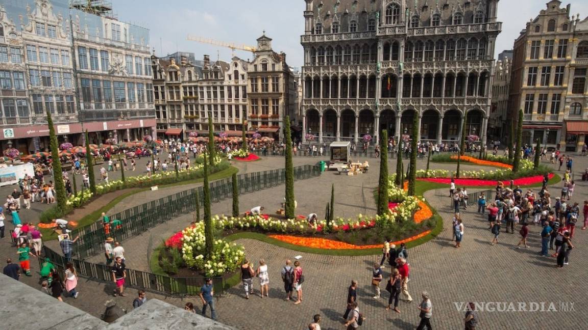 Flowertime, más de 100 mil flores adornan La Grand Place en Bruselas