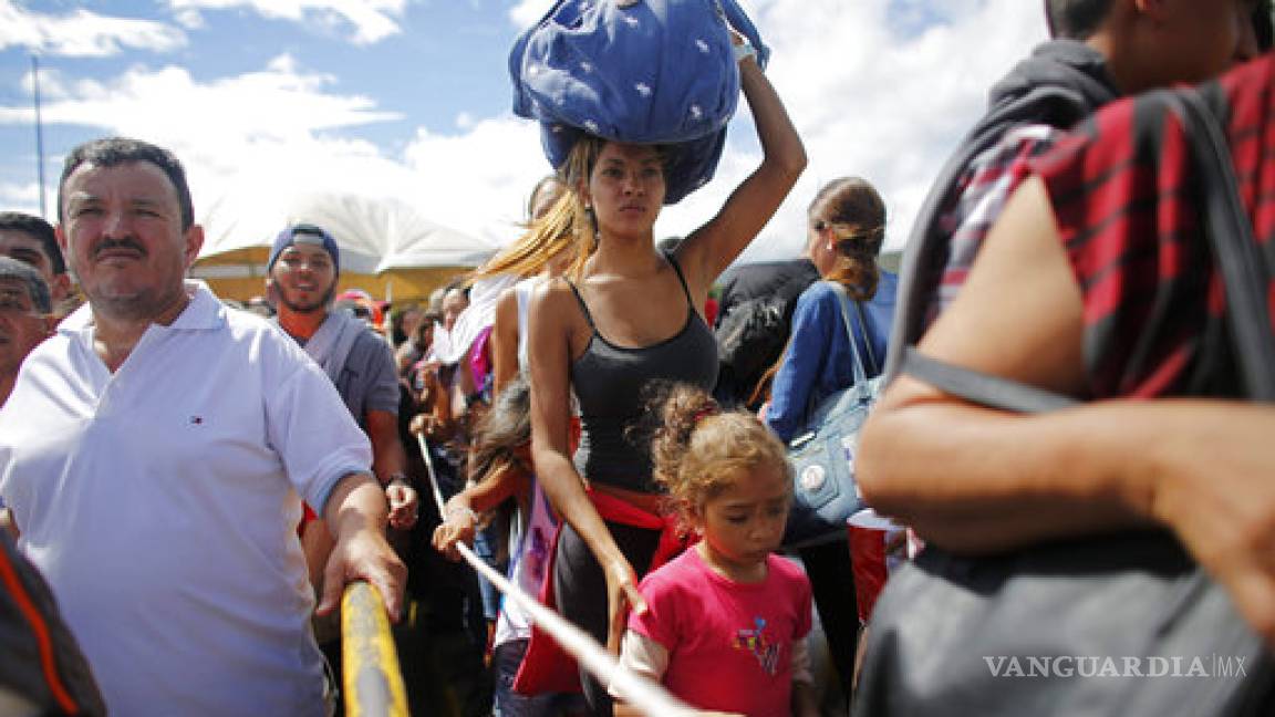 Venezolanos con hambre cruzan frontera colombiana para comer