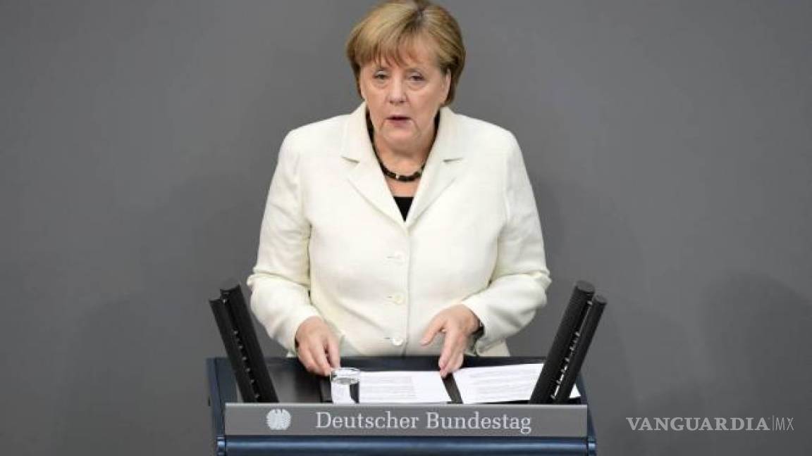 Angela Merkel dice que afrontará con optimismo el 2017