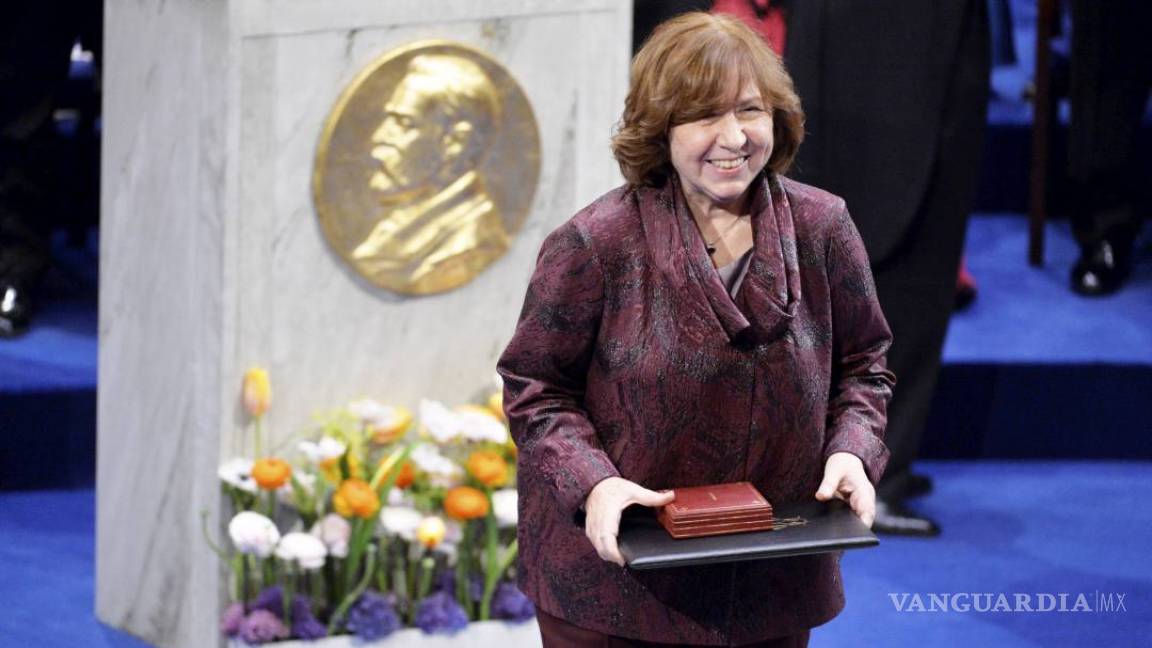La bielorrusa Svetlana Alexievich recibe el Nobel Literatura