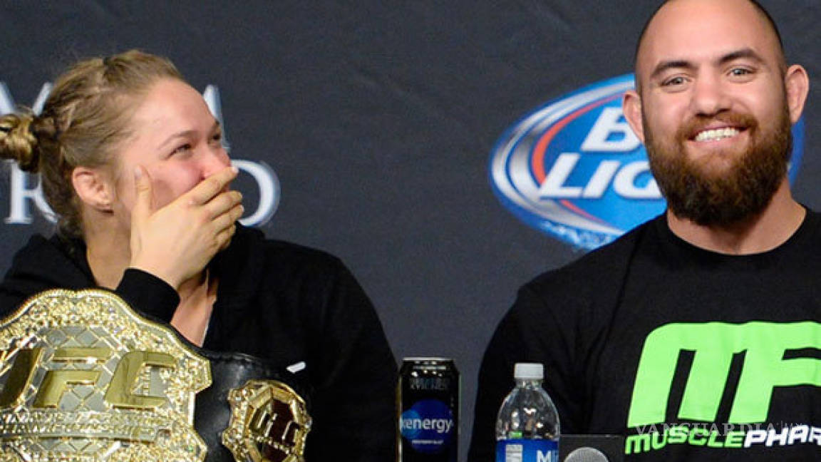 Ronda Rousey anuncia su compromiso con peleador de la UFC