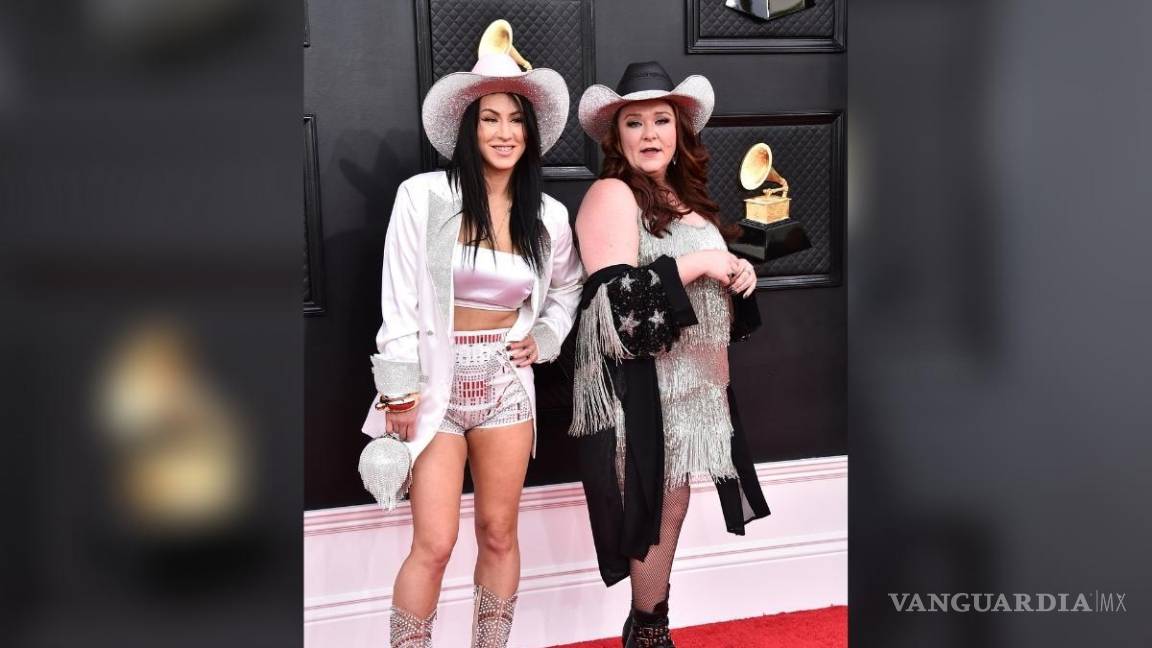 $!Summer Overstreet y Audra Mae optaron por botas y sombreros vaqueros.