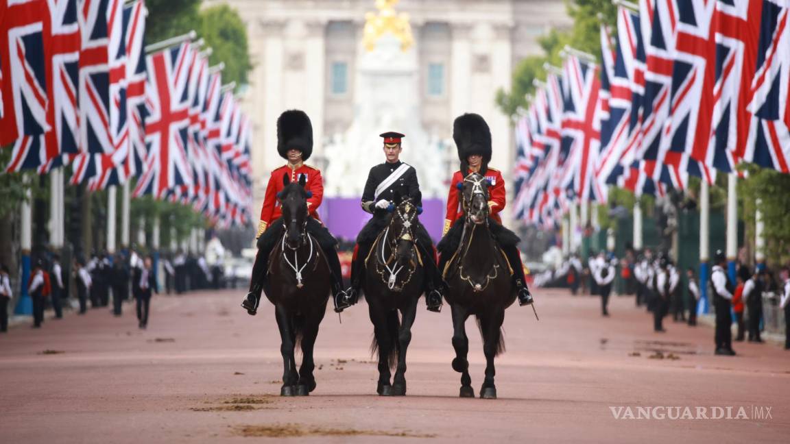 $!Parte de los más de 1400 soldados y 250 caballos de la División Doméstica del Ejército Británico que participan en el desfile ‘Trooping of the Colour’ en Londres.