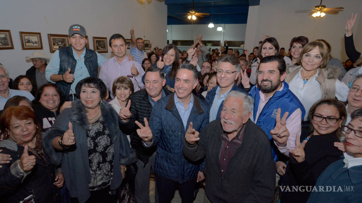 Se reúne Guillermo Anaya con militantes de Saltillo
