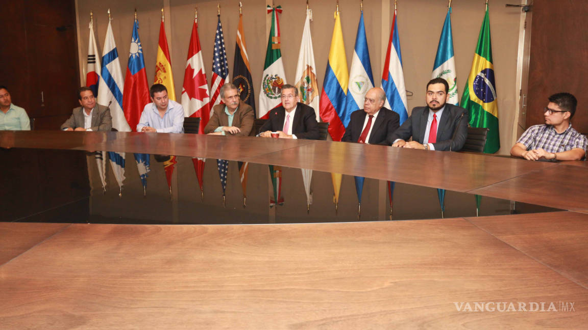 Envía Universidad Autónoma de Coahuila a 32 alumnos al extranjero