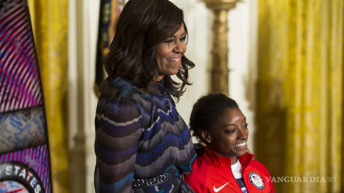 Despiden a maestra por llamar ‘gorila’ a Michelle Obama